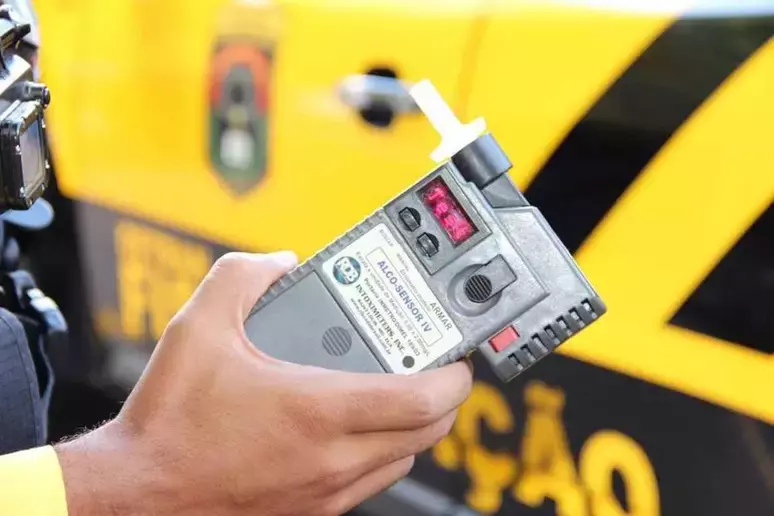 Recusa ao teste do bafômetro pode custar quase R$ 3 mil e suspensão da CNH: saiba o que diz a lei